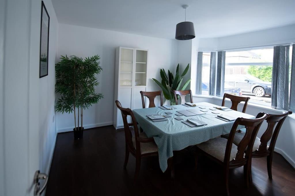 Spacious 3 Bed Airport Free Parking Sleeps 10 Apartamento Manchester